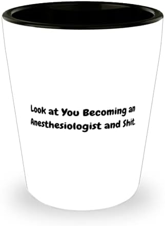 Sjajni anesteziolog, gledaj kako postaješ anesteziolog, i dovraga, anesteziolog je dobio čašu od kolega